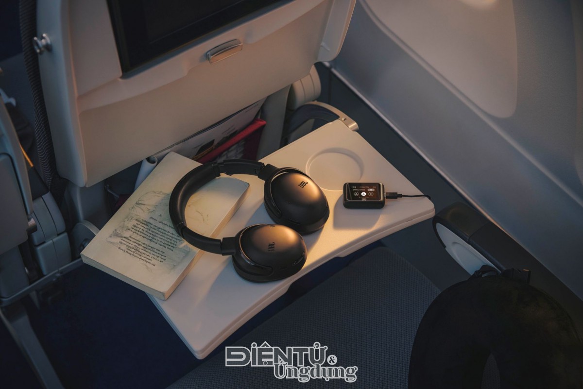 JBL chính thức mở bán Tour One M3 Smart Tx, giá 9.990.000 đồng JBL chính thức mở bán Tour One M3 Smart Tx, giá 9.990.000 đồng