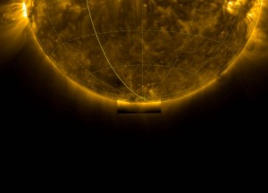 Tàu vũ trụ Solar Orbiter chụp ảnh cực Mặt Trời đầu tiên trong lịch sử