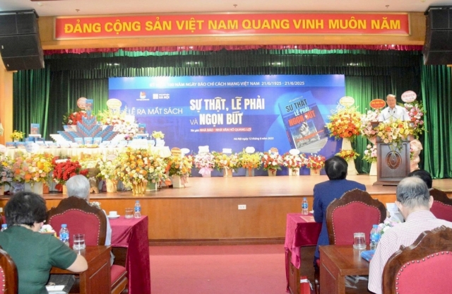 Ra mắt sách 