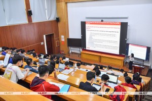 Coursera giảm 60% học phí cho người Việt, chỉ từ 20 USD mỗi tháng Đại học Bách khoa Hà Nội triển khai lớp học OMO, thúc đẩy chuyển đổi số giáo dục