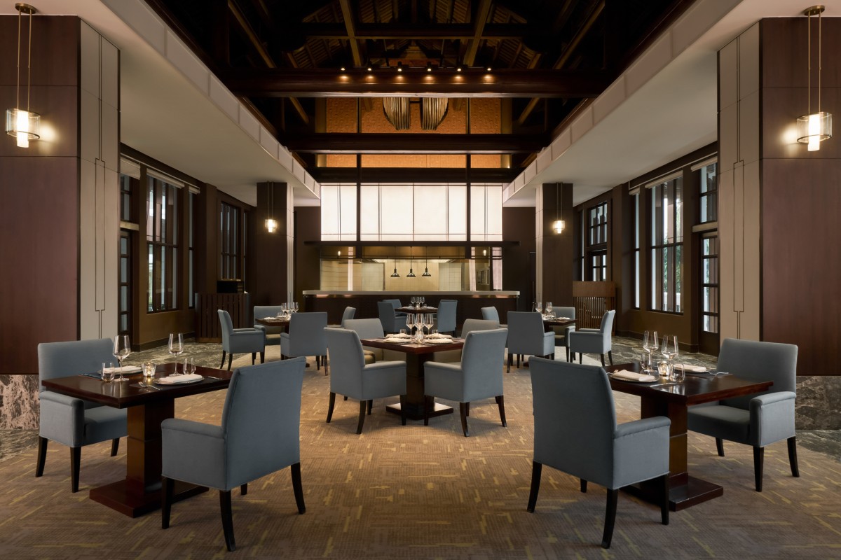 Hemispheres Steak & Seafood Grill tiếp tục được Michelin Guide 2025 vinh danh