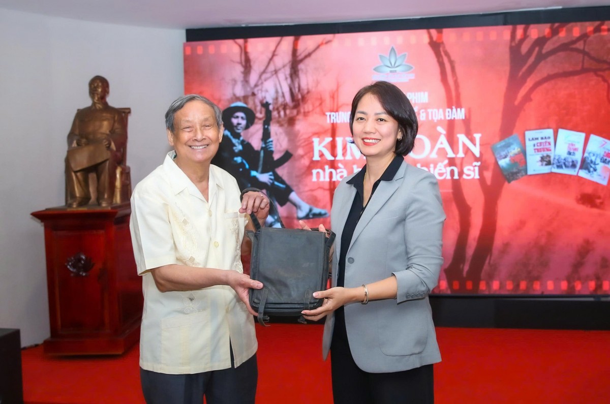 Ra mắt phim tài liệu 'Kim Toàn, Nhà báo, chiến sĩ' Ra mắt phim tài liệu 'Kim Toàn, Nhà báo, chiến sĩ'