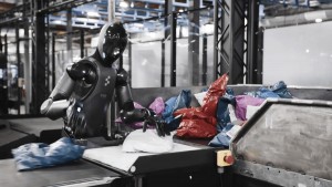 Robot hình người Helix đạt tốc độ xử lý gói hàng gần bằng con người