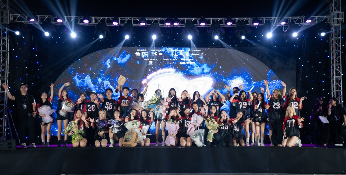 Sinh viên BUV cháy hết mình với vũ đạo đa vũ trụ tại The Universe Showcase