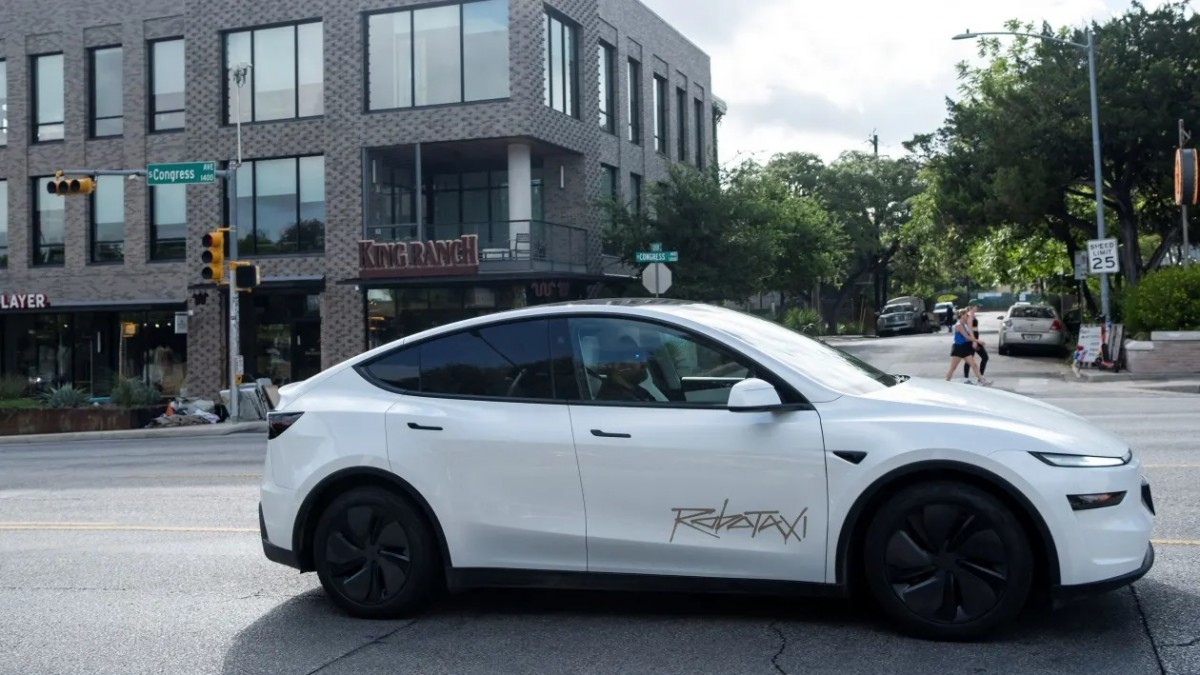 Hàng loạt sự cố khi Tesla thử nghiệm robotaxi tại Mỹ khiến cơ quan quản lý vào cuộc
