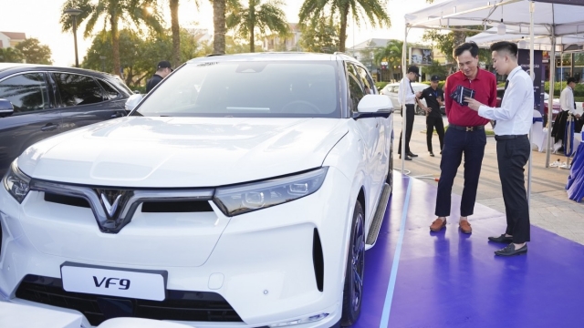 VinFast ra mắt chương trình đổi xe xăng lấy xe điện: Chiến lược hay chiêu trò marketing?