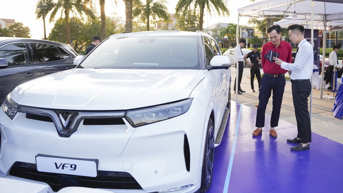 VinFast ra mắt chương trình đổi xe xăng lấy xe điện: Chiến lược hay chiêu trò marketing?