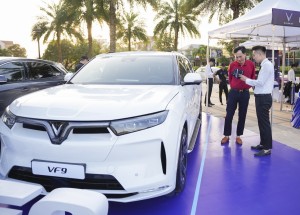 VinFast ra mắt chương trình đổi xe xăng lấy xe điện: Chiến lược hay chiêu trò marketing?