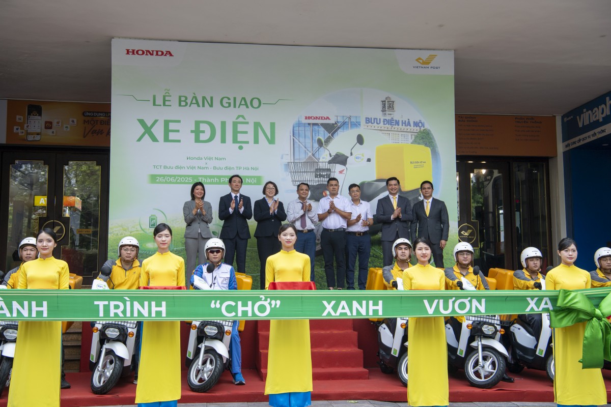 Honda Việt Nam bàn giao 205 xe điện Benly e: cho Bưu điện Việt Nam mở rộng giao hàng xanh