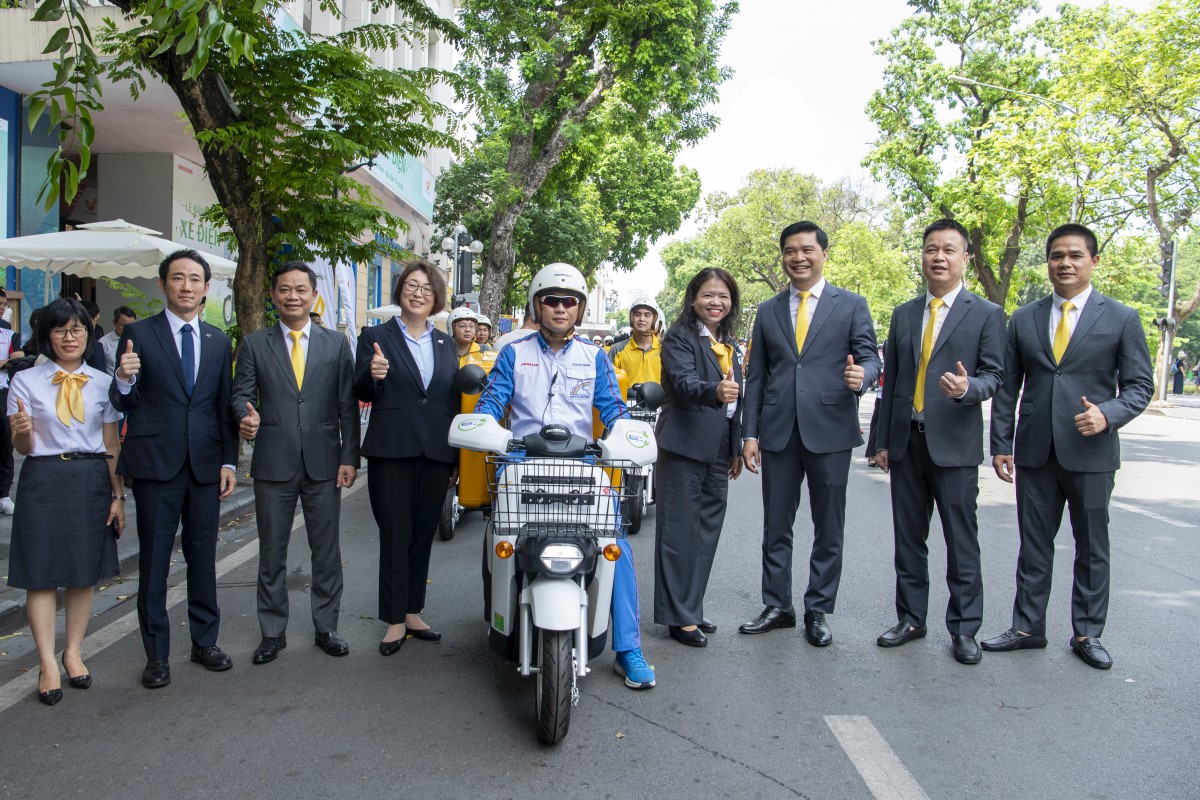 Honda Việt Nam bàn giao 205 xe điện Benly e: cho Bưu điện Việt Nam mở rộng giao hàng xanh