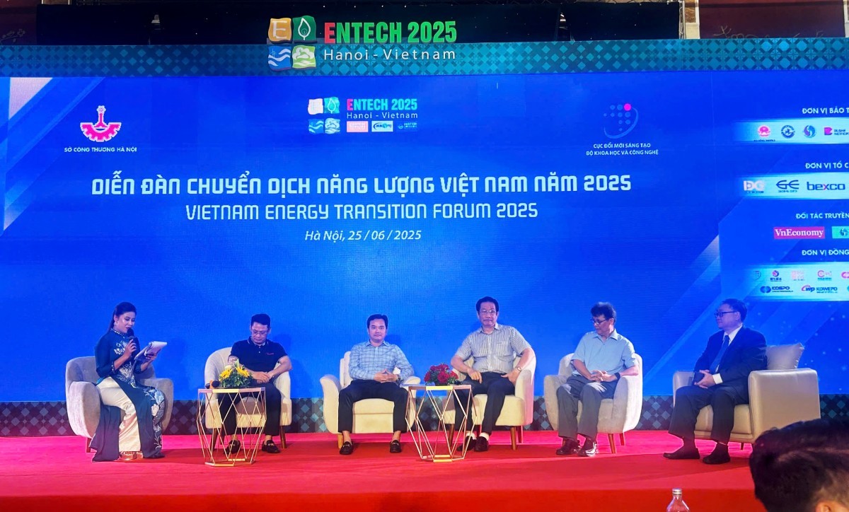 Hà Nội đẩy mạnh chuyển đổi xanh, phát triển năng lượng mới