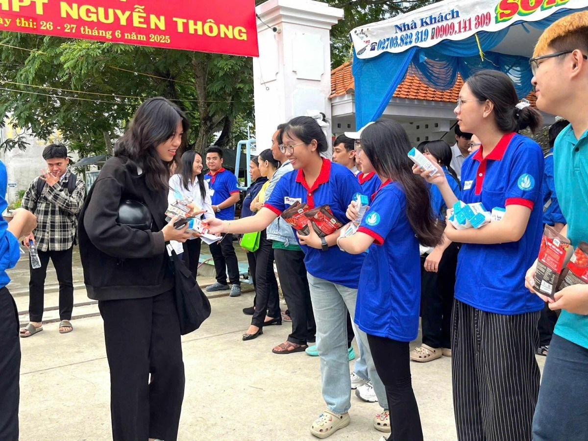 Tiếp sức mùa thi 2025 ứng dụng công nghệ, lan tỏa tinh thần tình nguyện