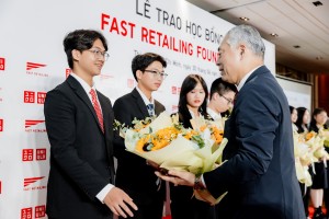 Fast Retailing trao tặng học bổng năm thứ 3 liên tiếp dành cho học sinh Việt Nam