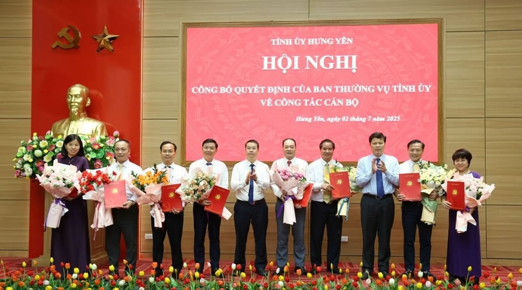 Các Tân Phó Tổng biên tập Báo và Phát thanh, Truyền hình Hưng Yên nhận Quyết định bổ nhiệm Các Tân Phó Tổng biên tập Báo và Phát thanh, Truyền hình Hưng Yên nhận Quyết định bổ nhiệm
