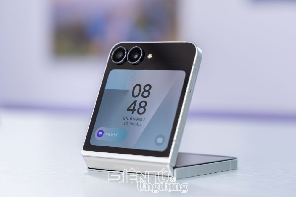 Trên tay nhanh Samsung Galaxy Z Flip7 vừa ra mắt toàn cầu