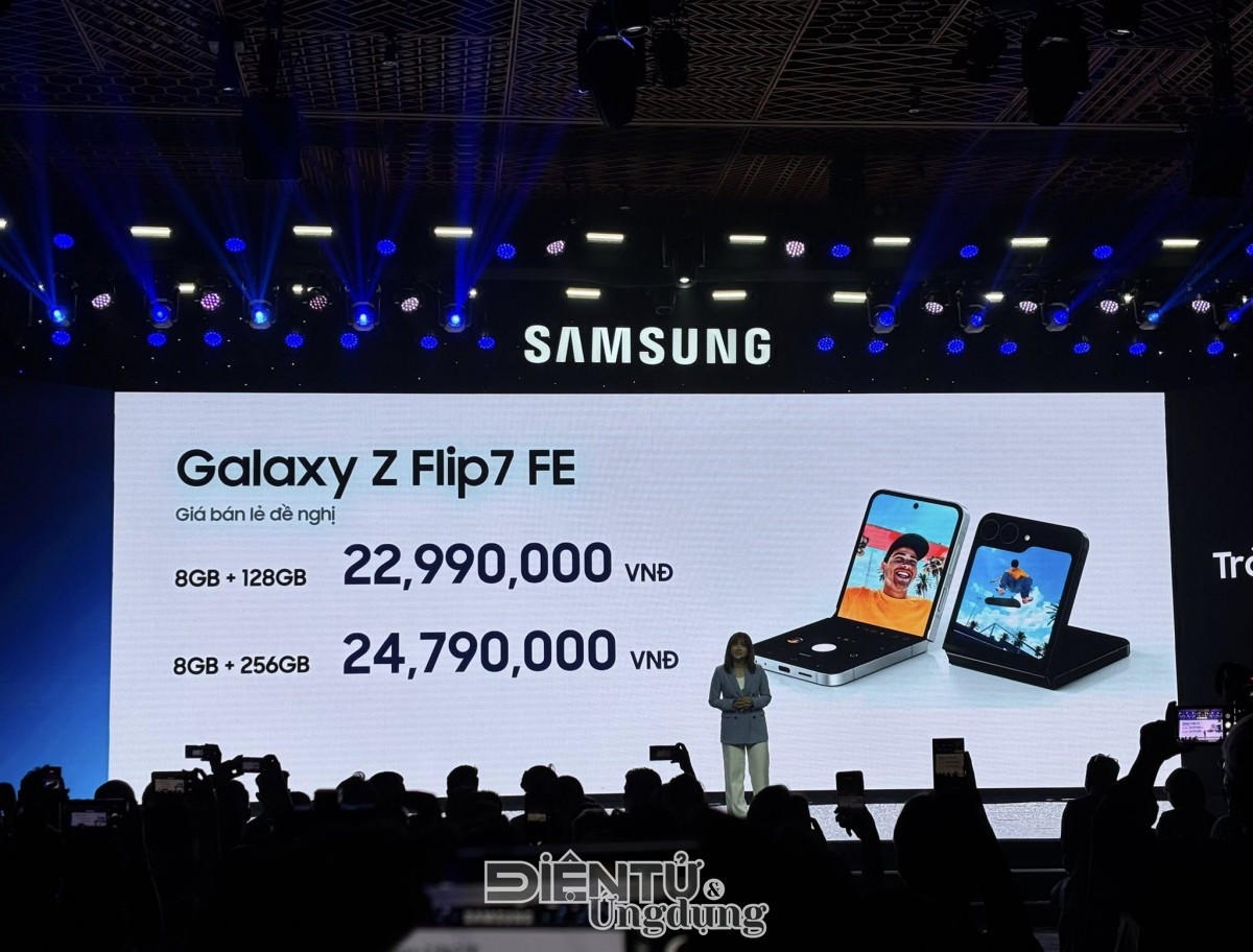 Trên tay nhanh Samsung Galaxy Z Flip7 vừa ra mắt toàn cầu Trên tay nhanh Samsung Galaxy Z Flip7 vừa ra mắt toàn cầu