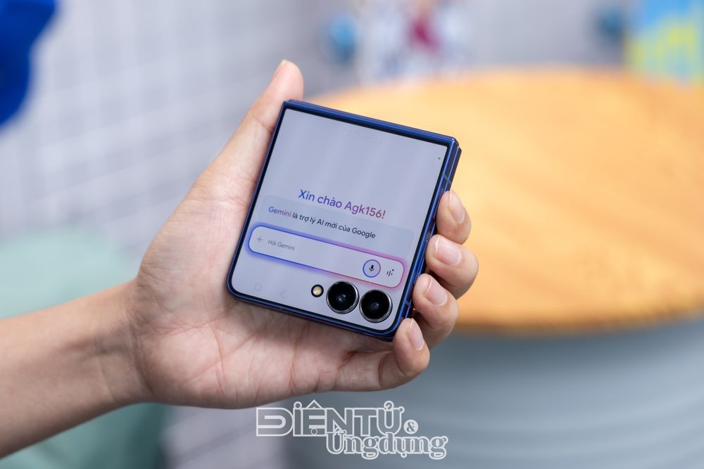 Trên tay nhanh Samsung Galaxy Z Flip7 vừa ra mắt toàn cầu