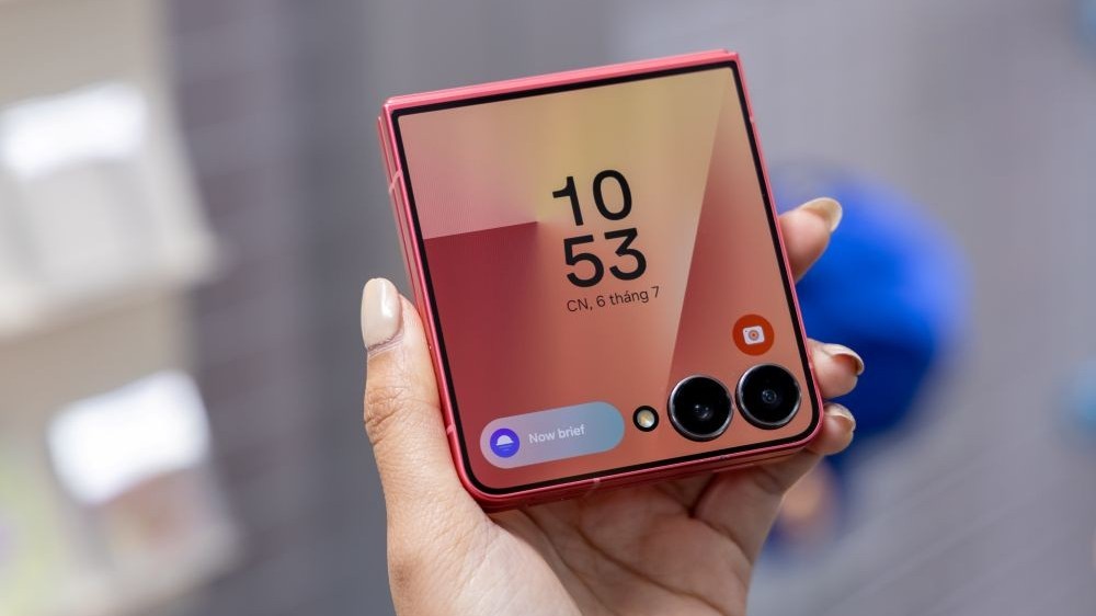Trên tay nhanh Samsung Galaxy Z Flip7 vừa ra mắt toàn cầu