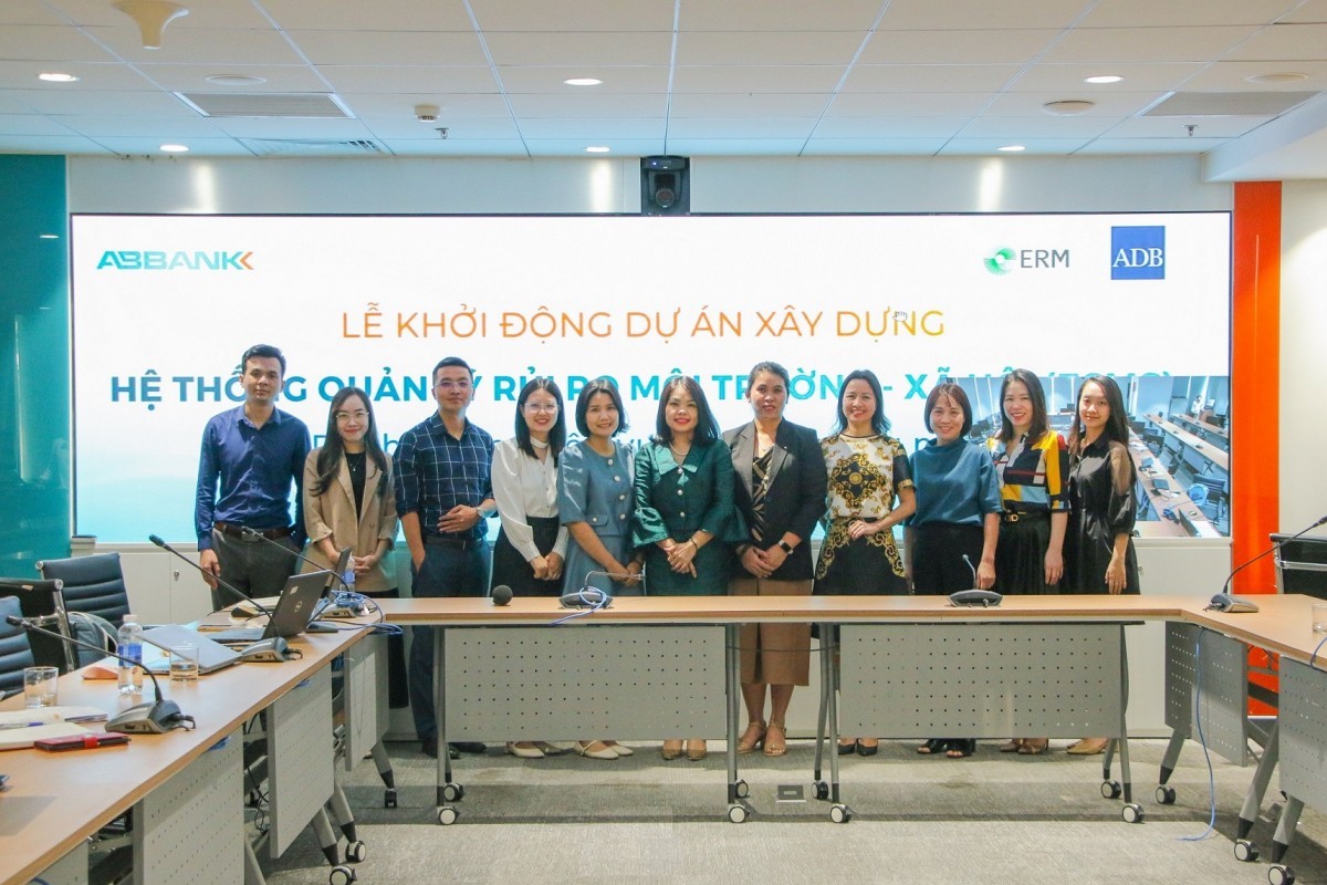 Khởi động chương trình