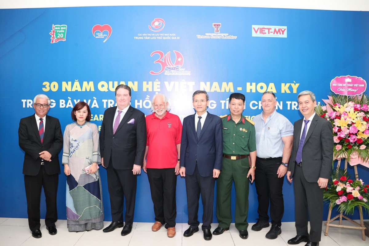 Triễn lãm “Tiến trình bình thường hóa quan hệ Việt Nam - Hoa Kỳ” Triễn lãm “Tiến trình bình thường hóa quan hệ Việt Nam - Hoa Kỳ”