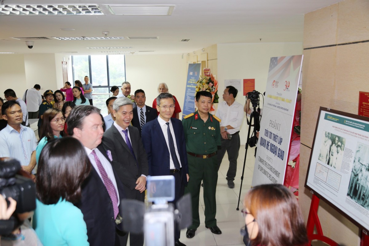 Triễn lãm “Tiến trình bình thường hóa quan hệ Việt Nam - Hoa Kỳ” Triễn lãm “Tiến trình bình thường hóa quan hệ Việt Nam - Hoa Kỳ”