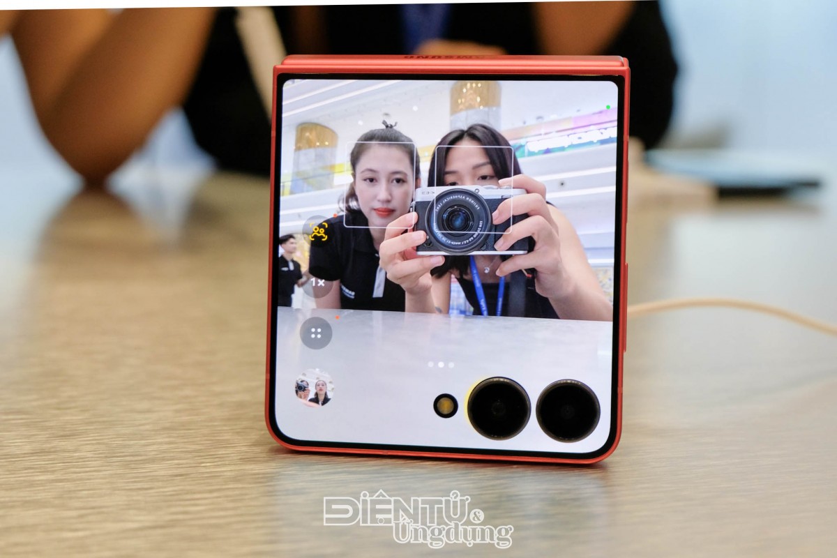 Trải nghiệm Galaxy Z Flip7 Trải nghiệm Galaxy Z Flip7