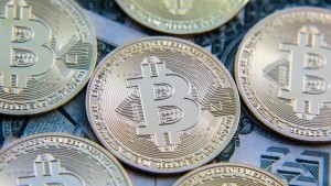 Bitcoin vượt mốc 120.000 đô la, lập kỷ lục mới nhờ dòng vốn ETF và kỳ vọng chính sách từ Mỹ