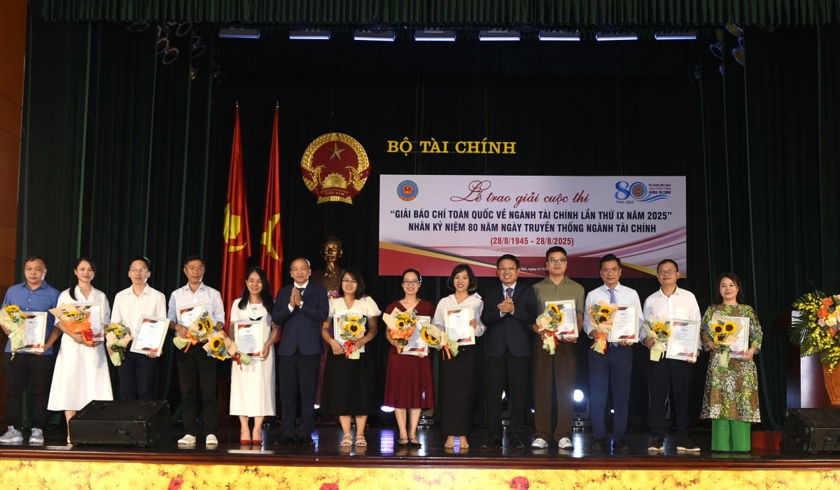 Trao giải báo chí toàn quốc về ngành Tài chính lần thứ IX năm 2025 Trao giải báo chí toàn quốc về ngành Tài chính lần thứ IX năm 2025