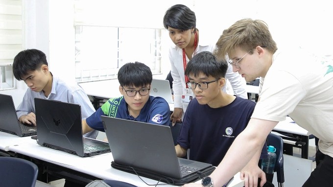 Điểm sàn ngành CNTT 2025 tăng vọt: Doanh nghiệp vẫn thiếu nhân lực