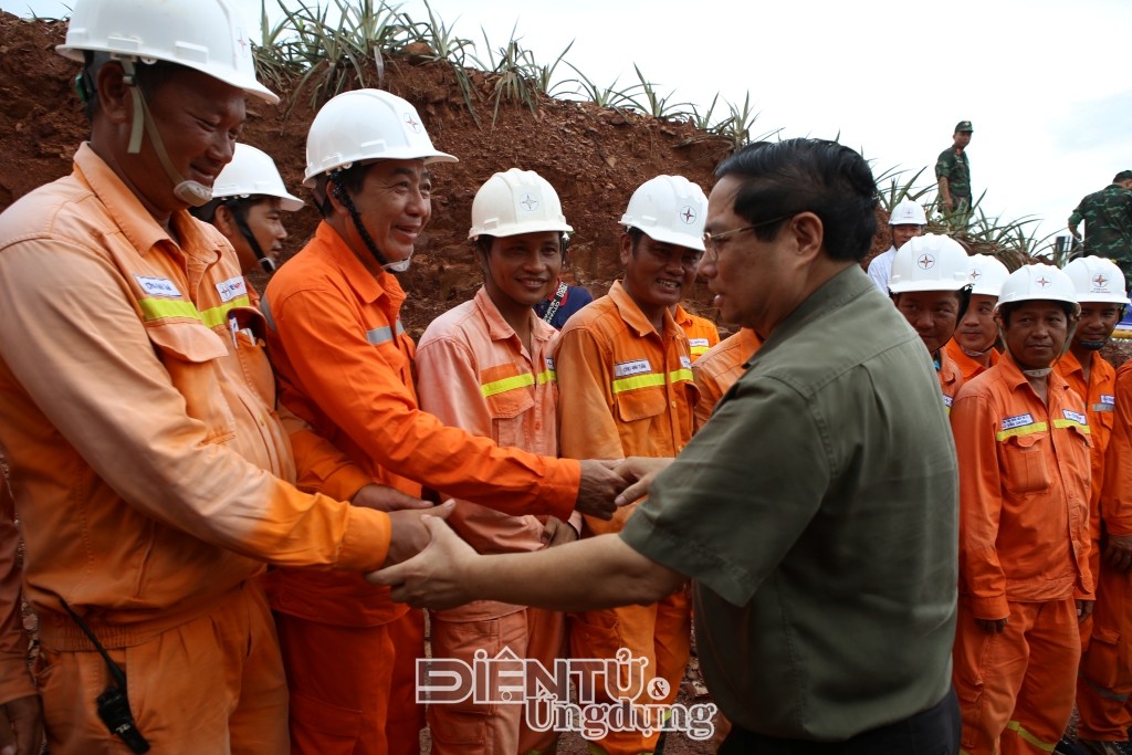 Dự án đường dây 500kV mạch 3: Bí quyết hoàn thành giải phóng mặt bằng trong 2 tháng Dự án đường dây 500kV mạch 3: Bí quyết hoàn thành giải phóng mặt bằng trong 2 tháng