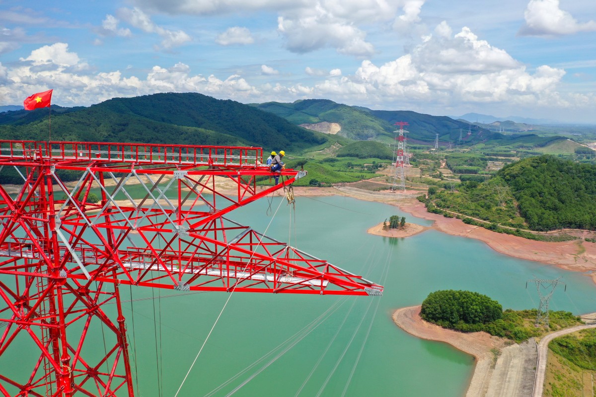 Bài 1: Dự án đường dây 500kV mạch 3: Chỉ bàn làm, không bàn lùi Bài 1: Dự án đường dây 500kV mạch 3: Chỉ bàn làm, không bàn lùi