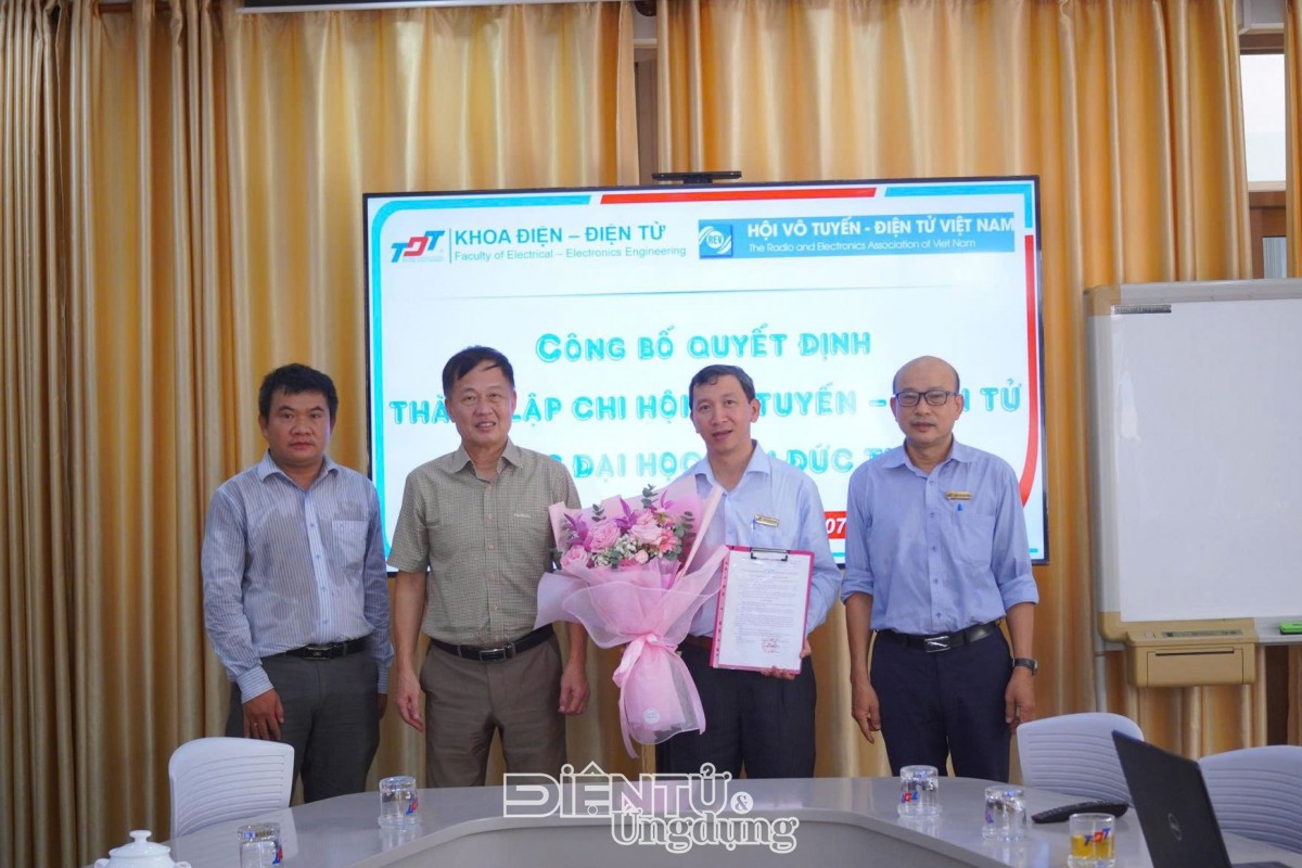 Sinh viên Trường Đại học Tôn Đức Thắng có thêm cơ hội nghiên cứu vô tuyến điện tử