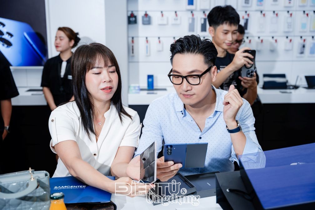SamCenter trả hơn 500 máy cho khách đặt mua sớm SamCenter trả hơn 500 máy cho khách đặt mua sớm