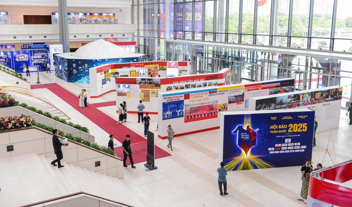 Báo chí Việt Nam viết tiếp câu chuyện 100 năm lần thứ 2 Báo chí Việt Nam viết tiếp câu chuyện 100 năm lần thứ 2