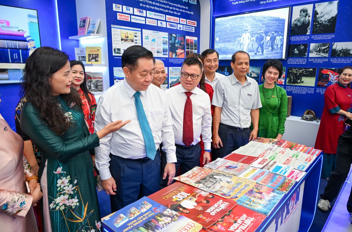 Báo chí Việt Nam viết tiếp câu chuyện 100 năm lần thứ 2 Báo chí Việt Nam viết tiếp câu chuyện 100 năm lần thứ 2