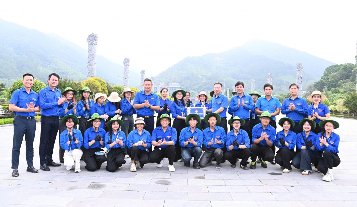 Thanh niên tình nguyện “tiếp sức” thi công đường dây 500kV Thanh niên tình nguyện “tiếp sức” thi công đường dây 500kV