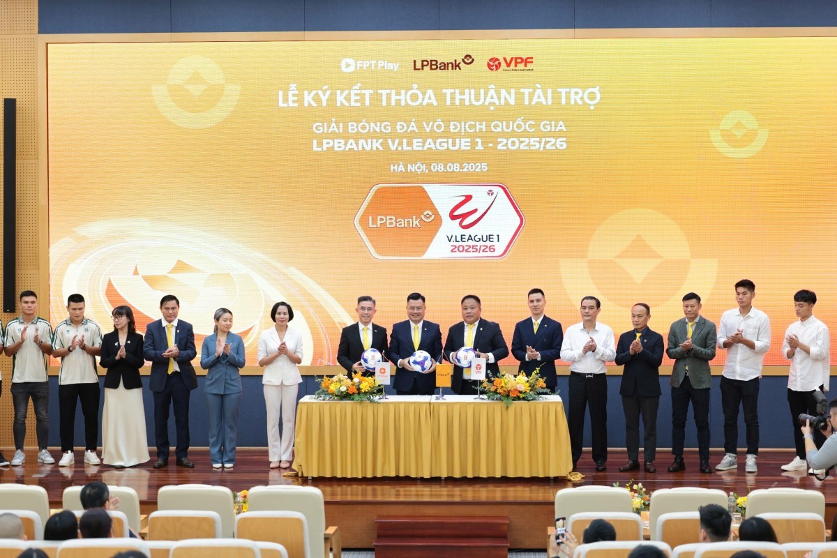 LPBank là nhà tài trợ chính Giải Bóng đá Vô địch Quốc gia LPBank mùa thứ 2 liên tiếp