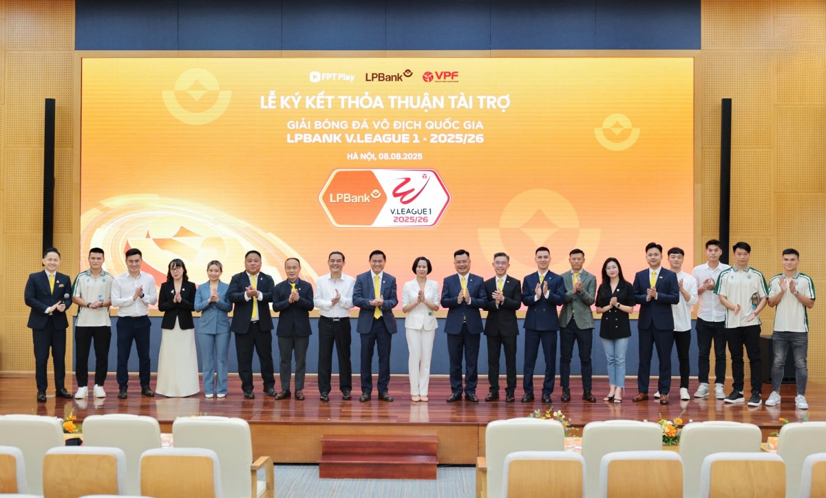 LPBank là nhà tài trợ chính Giải Bóng đá Vô địch Quốc gia LPBank mùa thứ 2 liên tiếp LPBank là nhà tài trợ chính Giải Bóng đá Vô địch Quốc gia LPBank mùa thứ 2 liên tiếp