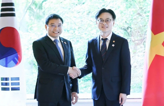 Bộ trưởng Bộ Tài chính Nguyễn Văn Thắng làm việc với Bộ trưởng Bộ Thương mại, Công nghiệp và Năng lượng Hàn Quốc