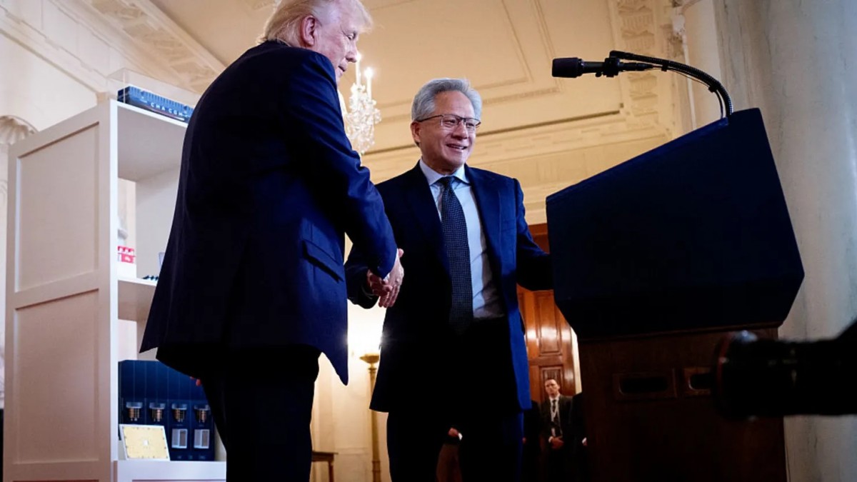 Trump đánh thuế Nvidia và AMD 15% để bán chip AI cho Trung Quốc