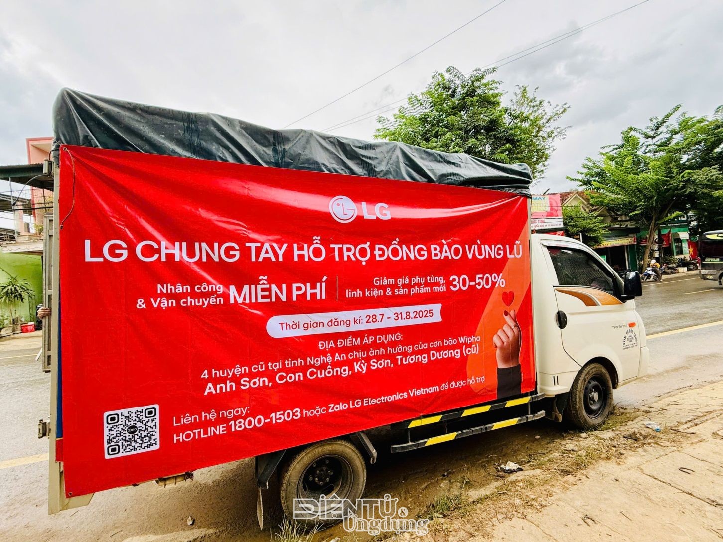 LG hỗ trợ người dân vùng lũ Nghệ An, Điện Biên sửa chữa thiết bị điện tử LG hỗ trợ người dân vùng lũ Nghệ An, Điện Biên sửa chữa thiết bị điện tử