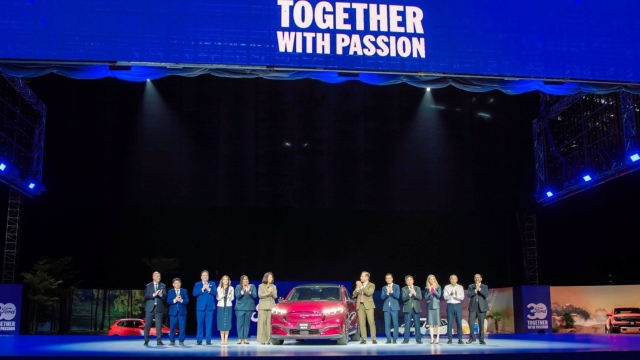 Ford Việt Nam tưng bừng kỷ niệm 30 năm đồng hành cùng người tiêu dùng Việt