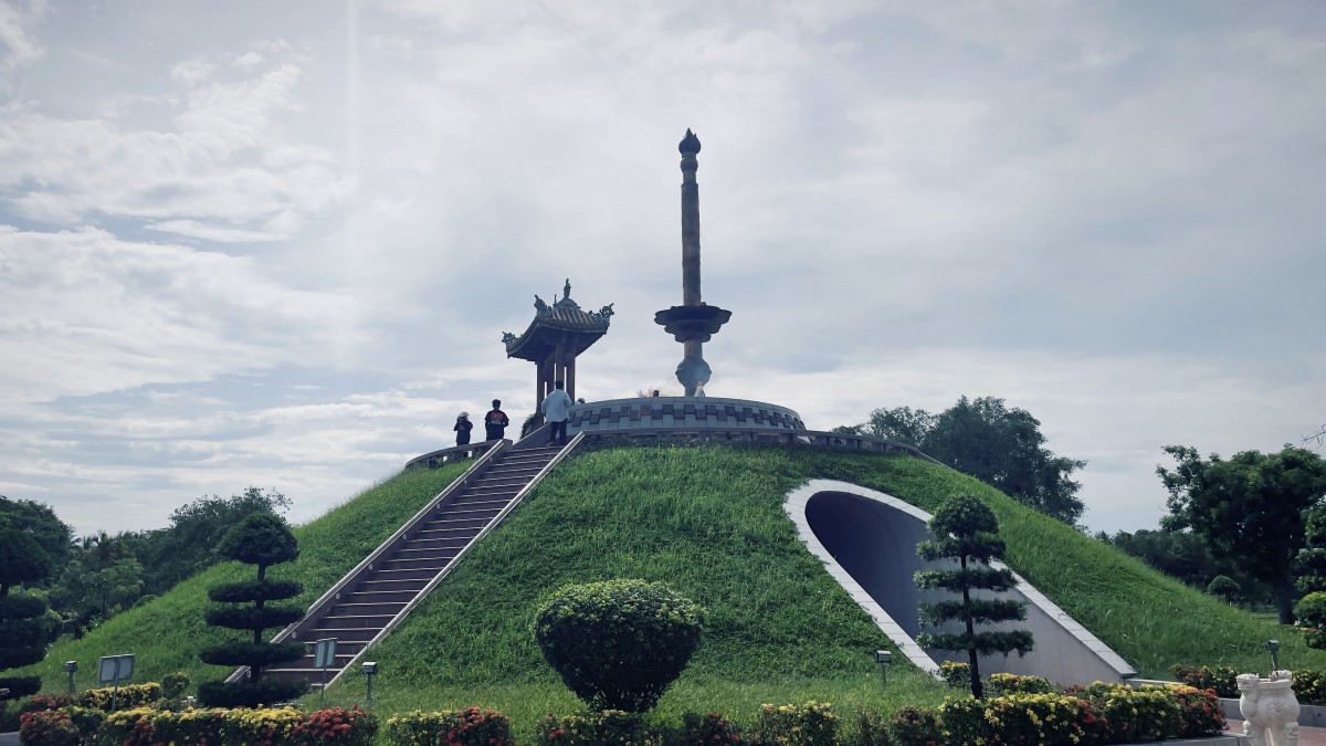 Khán giả nghẹn ngào khi xem phim ‘Mưa đỏ’
