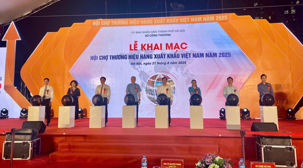 Hà Nội khai mạc Hội chợ thương hiệu hàng xuất khẩu Việt Nam 2025
