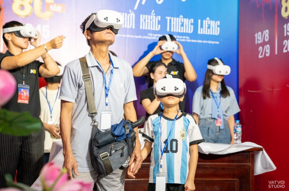 Công nghệ này đã khiến nhiều người bất ngờ vì độ chân thực của nó. Trải nghiệm từ hình ảnh đến âm thanh đều vượt xa so với việc xem những hình ảnh 2D thông thường trên TV.