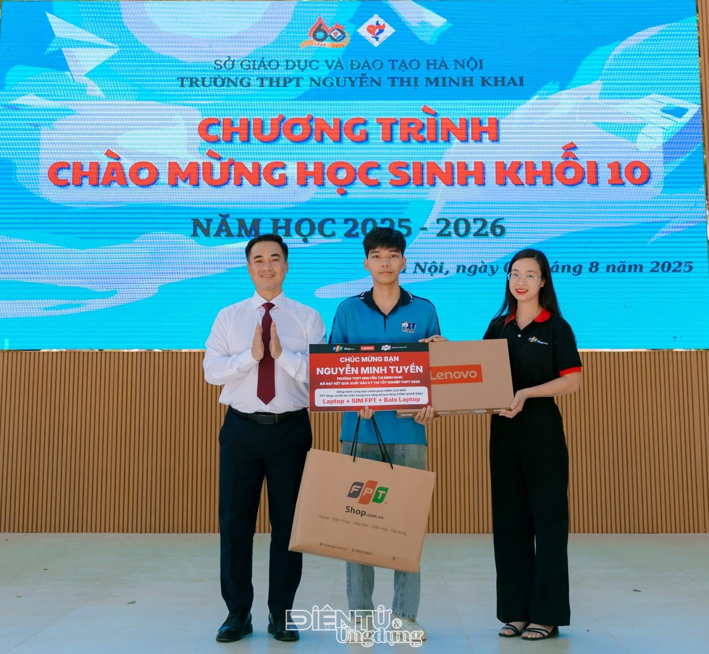 FPT Shop trao 30 combo công nghệ cho tân sinh viên 