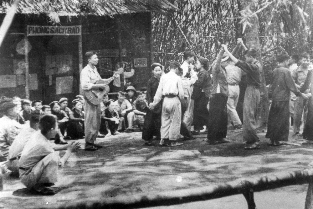 Ngành Văn hóa Việt Nam 80 năm đồng hành cùng sự nghiệp cách mạng vẻ vang của Đảng và dân tộc Ngành Văn hóa Việt Nam 80 năm đồng hành cùng sự nghiệp cách mạng vẻ vang của Đảng và dân tộc