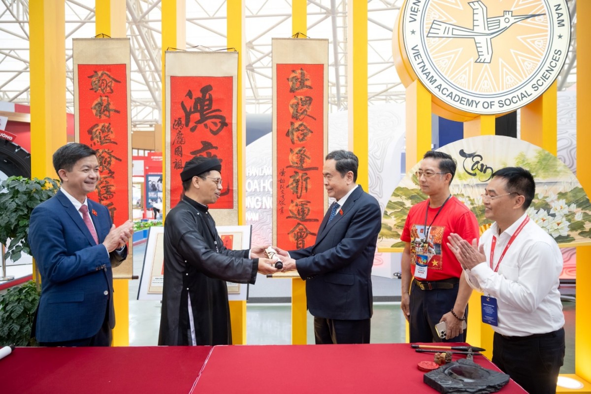 Chủ tịch Quốc hội kiểm tra công tác chuẩn bị Triển lãm Thành tựu đất nước