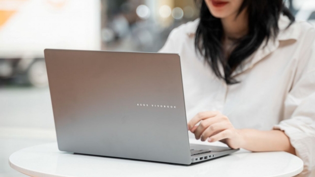 Hoàn thiện dải sản phẩm laptop AI, ASUS tung ra 4 mẫu laptop Vivobook trước thềm năm học mới