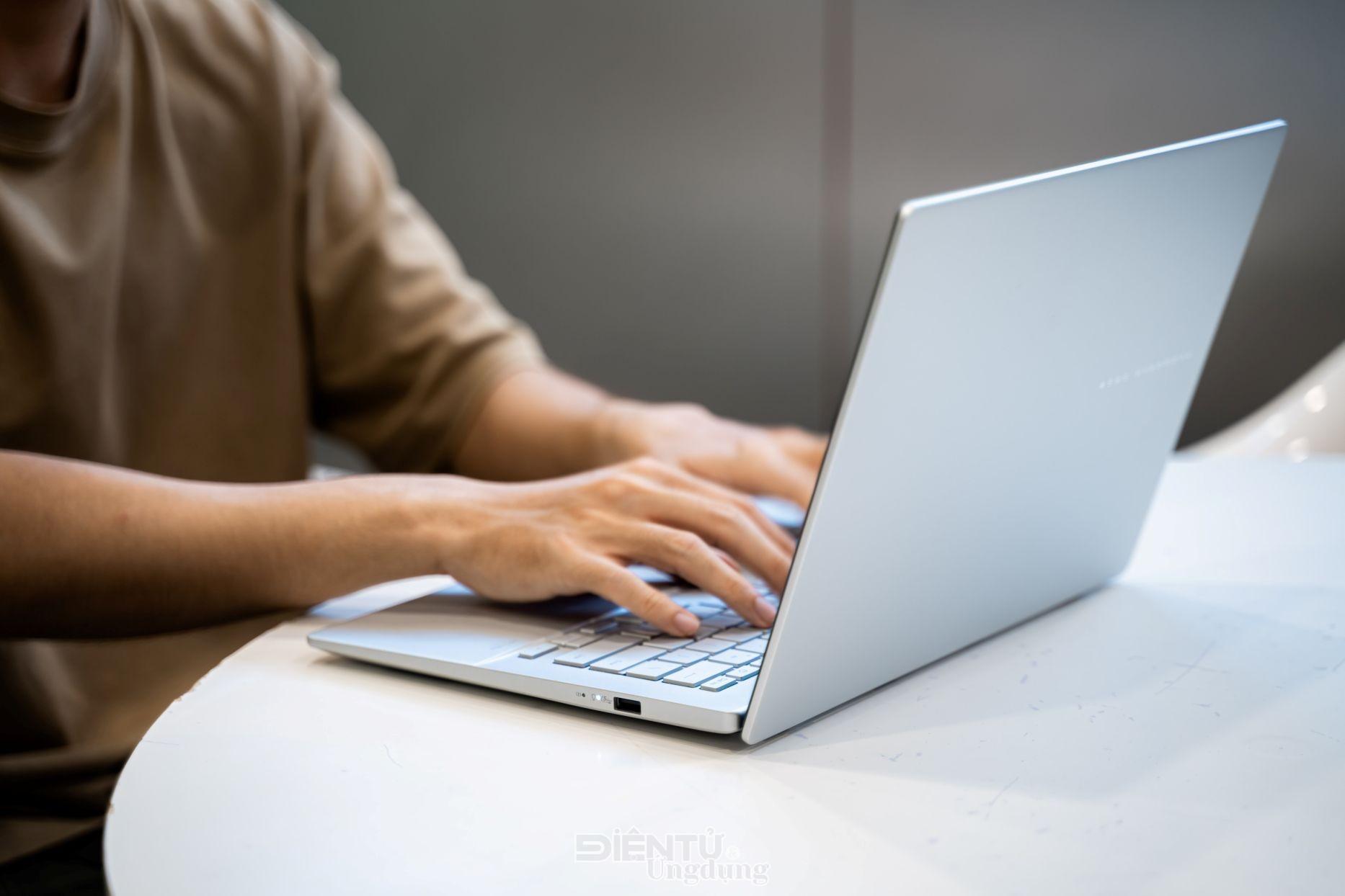 ASUS tung ra 4 mẫu laptop Vivobook trước thềm năm học mới